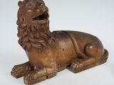 paire de lions anciens en fonte sur socles