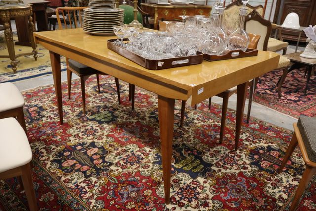 VINTAGE – Table de salle à manger avec rallonges en bois verni. H...