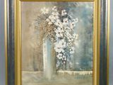 tableau représentant un vase de fleurs dans un cadre doré sur fond gris