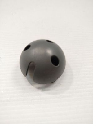 une image représentant un petit objet gris sur une surface blanche
