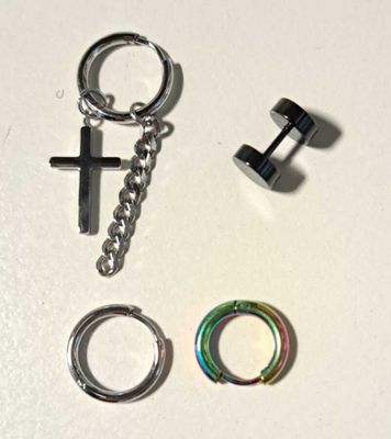 28 / Lot de 4 boucles d'oreilles - LUCLEON - 20211203PO…