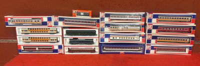 Ensemble locomotive et wagons / voitures de voyageurs JOUEF - échelle 