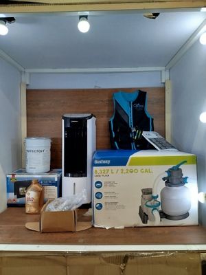 Lot d'environ 25 articles comprenant: 1 radiateur soufflant,…