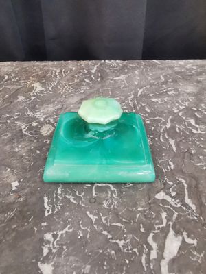Flacon en opaline verte (bouchon cassé)