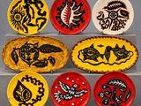 une photo représentant un ensemble de boutons aux motifs variés