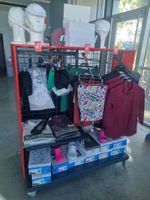 Mobilier de magasins (hors contenu) comprenant environ 9 por… (photo 4)