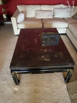 CHINE, XXème Table en bois laqué et incrustation d'os et pie…