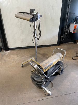a machine that is sitting on the floor in the garage