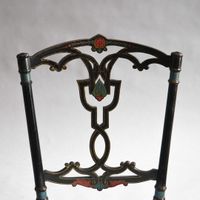 Paire de chaises d’opéra en bois peint noir et polychrome et… (photo 2)