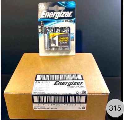 une photo d'une boîte de piles Energizer posée sur une table