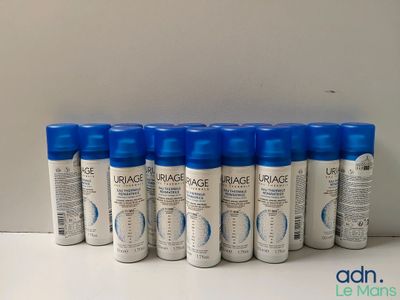 six flacons de déodorant Urage posés sur un plan de travail