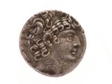 une image représentant une pièce de monnaie sur laquelle figure le portrait d'une femme