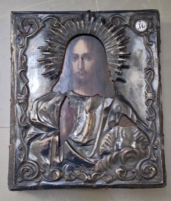 une photo d'une plaque métallique sur laquelle figure une image de Jésus