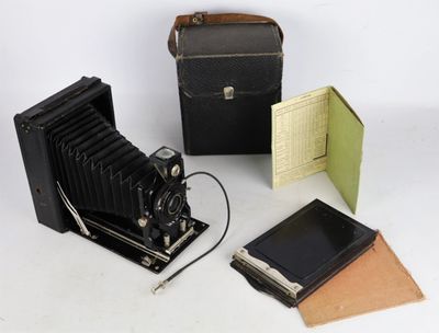 ULTEX & WOLLENSAK. Appareil photographique à soufflet.