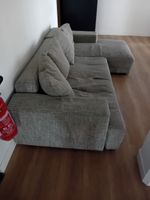 1 canapé avec méridienne, 1 table ronde, 7 chaises, 2 tables… (photo 2)