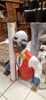 Clown en fibres de verre (accidents), un tabouret de bar, la… (photo 4)