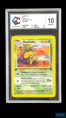 gros plan d'une carte pokemon sur fond noir