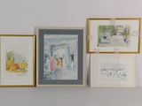 quatre tableaux encadrés sur le mur d'une pièce