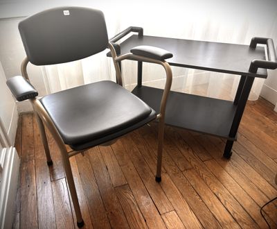 a chair and a desk in the corner of a room