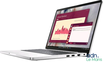 un ordinateur portable ouvert sur une surface blanche