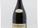 une image d'une bouteille de vin rouge sur fond blanc