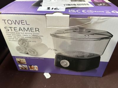 emballage d'un mixeur noir et blanc posé sur une table