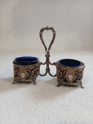 paire de salières et poivrières anciennes en argent et verre bleu