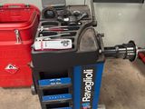 la photo d'une machine qui se trouve dans un garage