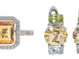 trois pierres précieuses de couleurs différentes sont disposées en ligne sur un fond blanc
