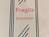 a sign that says fragile breakbar on the side of a box