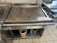 L43 - CASTELNAU D'ESTREFONDS - 1 grillade inox gaz METRO CHR…