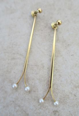 two pairs of gold plated earrings with pearls on them