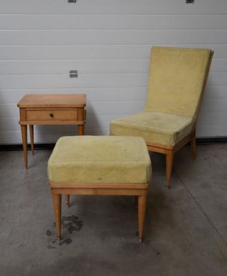 FAUTEUIL ET SON OTTOMAN En bois naturel et velours jaune