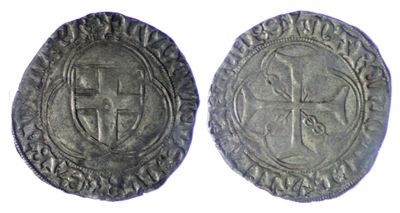 une pièce d'argent représentant une croix au recto et un bouclier au verso