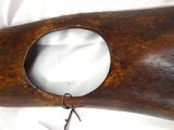 un objet en bois percé d'un trou au milieu