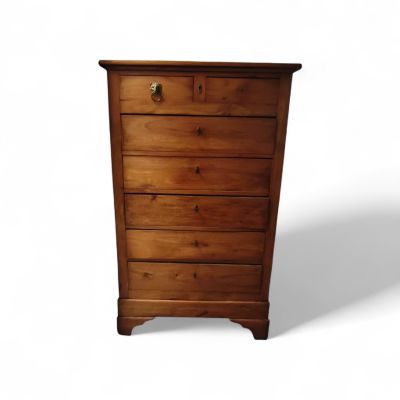 une image d'une commode en bois sur fond blanc