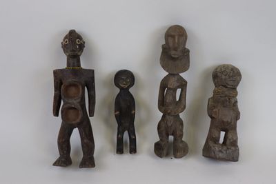Lot de quatre statuettes dont coupe cérémonielle Kora Nigéri…