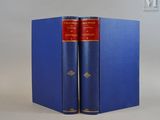 Les deux livres sont bleus et rouges, avec des bordures dorées.