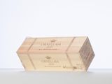 une caisse en bois contenant du vin