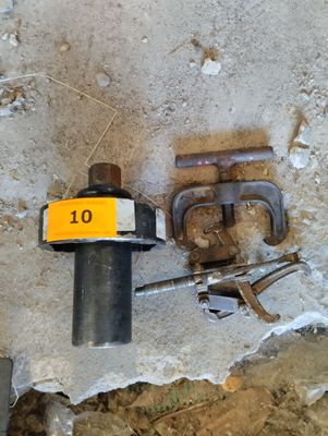 a couple of tools that are laying on the ground
