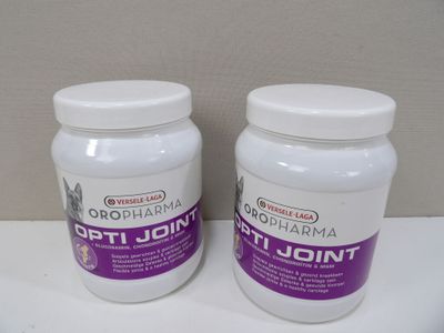 lot de deux bouteilles d'Opphaia joint joint joint joint joint joint joint joint joint joint joint joint joint joint joint joint joint joint joint joint joint joint joint