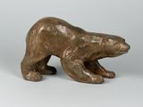 statue d'un ours polaire sur fond blanc