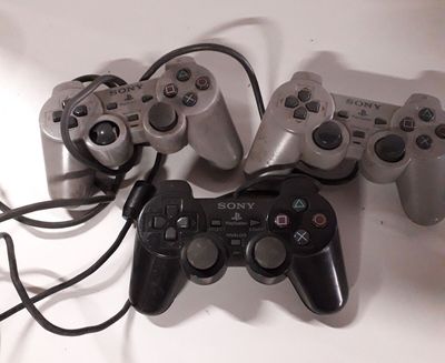 3 manettes playstation officelles en l'etat