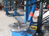 la photo d'une machine qui se trouve dans un garage