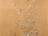 une image représentant une peinture d'oiseaux et de fleurs sur un fond beige