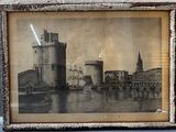 une photo d'une photo en noir et blanc d'un château