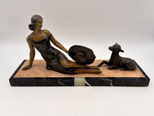 S. MILOR ? :  Sculpture Art Déco en régule socle marbre « femme e...