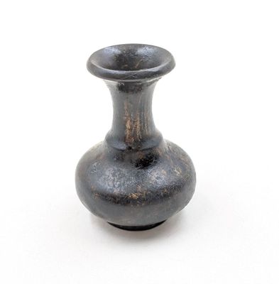 CHINE - Dynastie Song (960-1279) Petit vase en bronze à col …
