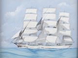 une peinture représentant un bateau sur l'eau, avec le ciel en arrière-plan