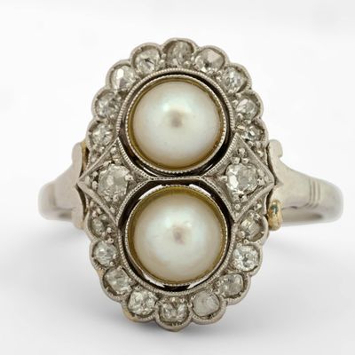 Bague en or blanc 18 carats et platine sertie de 2 perles (D…